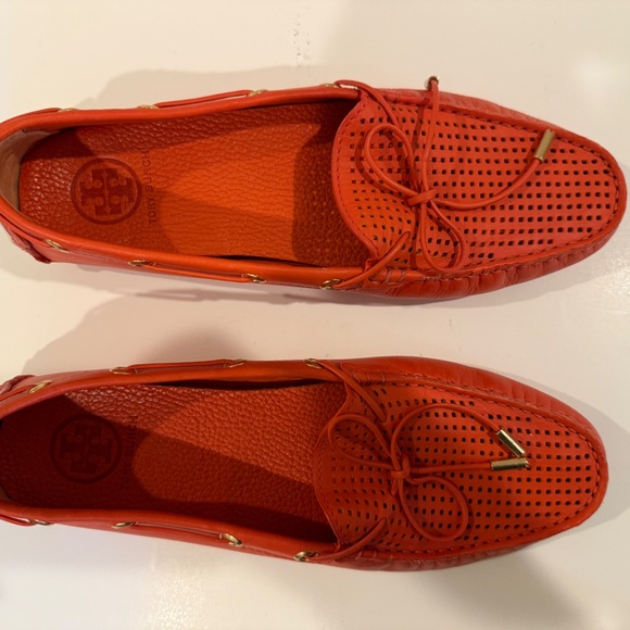 Tory Burch driving mov - Picture 2 of 6